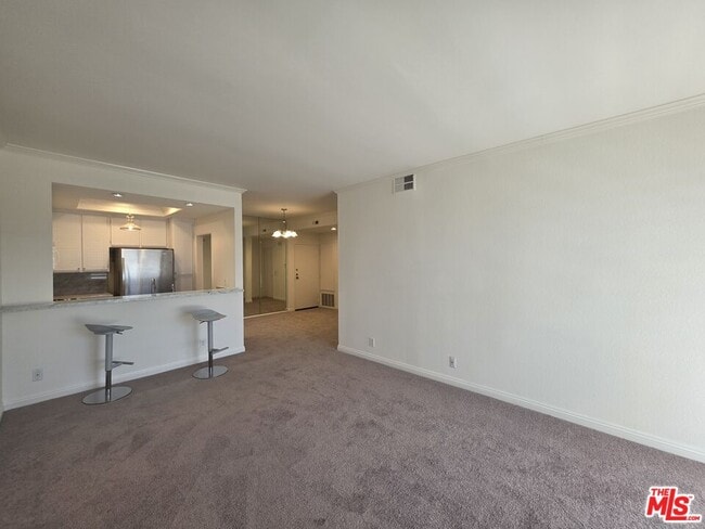 Foto del edificio - 8505 Gulana Ave