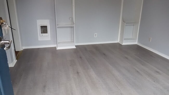 Building Photo - 430 S Holladay Dr