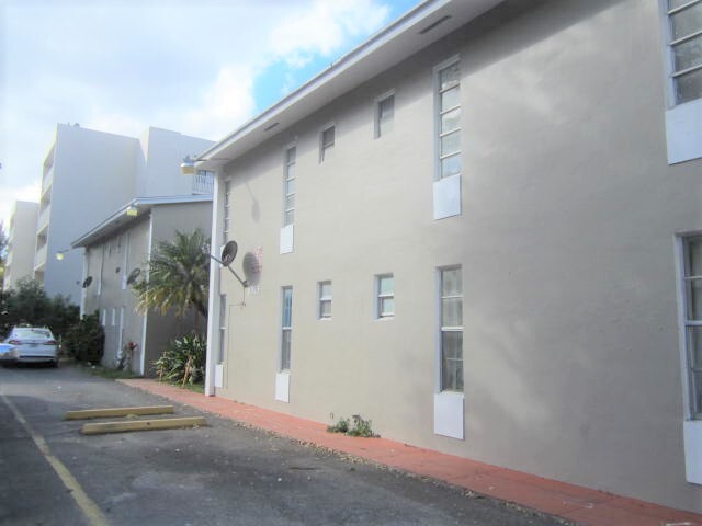 Foto del edificio - 1525 NW 19th Terrace