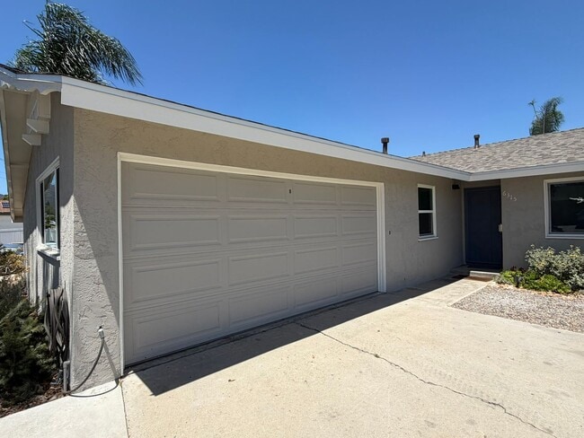Building Photo - 6315 Lake Arago Ave