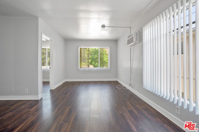 Foto del edificio - 1661 N Bronson Ave