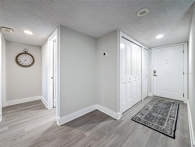 Building Photo - 400 Island Way