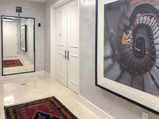 Foto del edificio - 100 South Pointe Dr