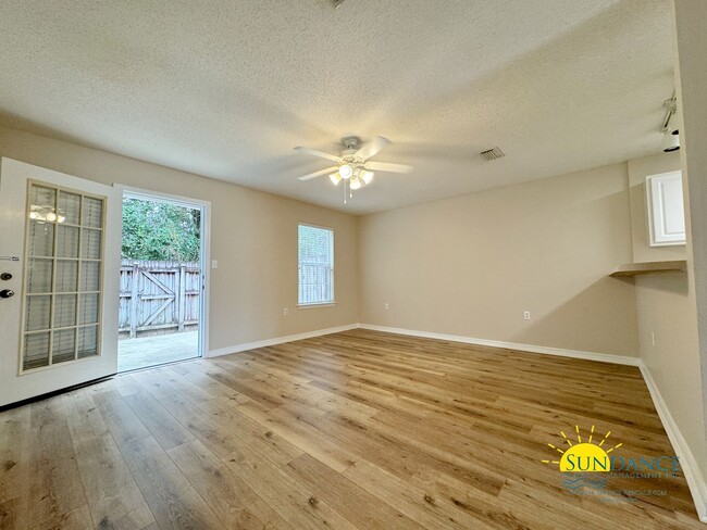 Building Photo - Beautiful 2 Bedroom Home in Fort Walton Be...