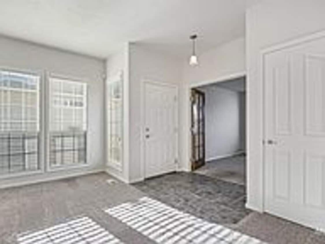 Primary Photo - 3 bedroom 2 Bathroom home