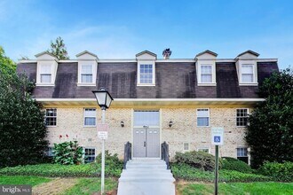 Building Photo - 862 College Pkwy