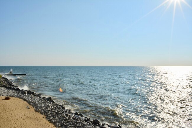 Foto del edificio - 3616 Lakeshore Dr