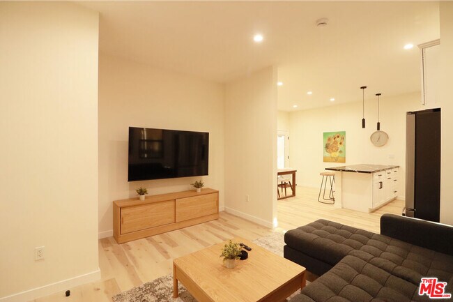 Foto del edificio - 9040 Phyllis Ave