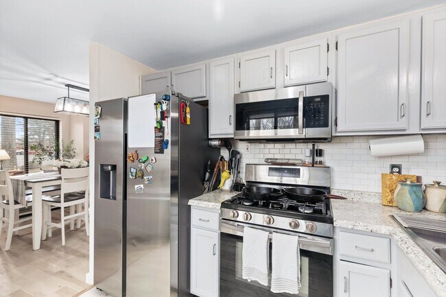 Building Photo - 65 Dunvegan Wds Dr