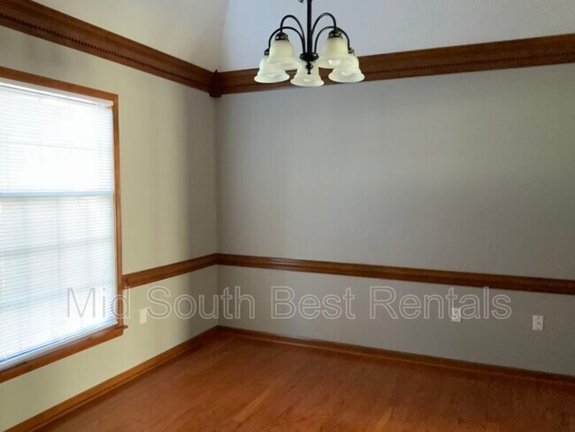 Building Photo - 5095 Barkshire Dr