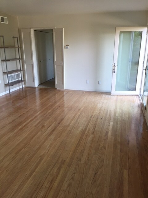 Living Room - 101 Sausalito Blvd