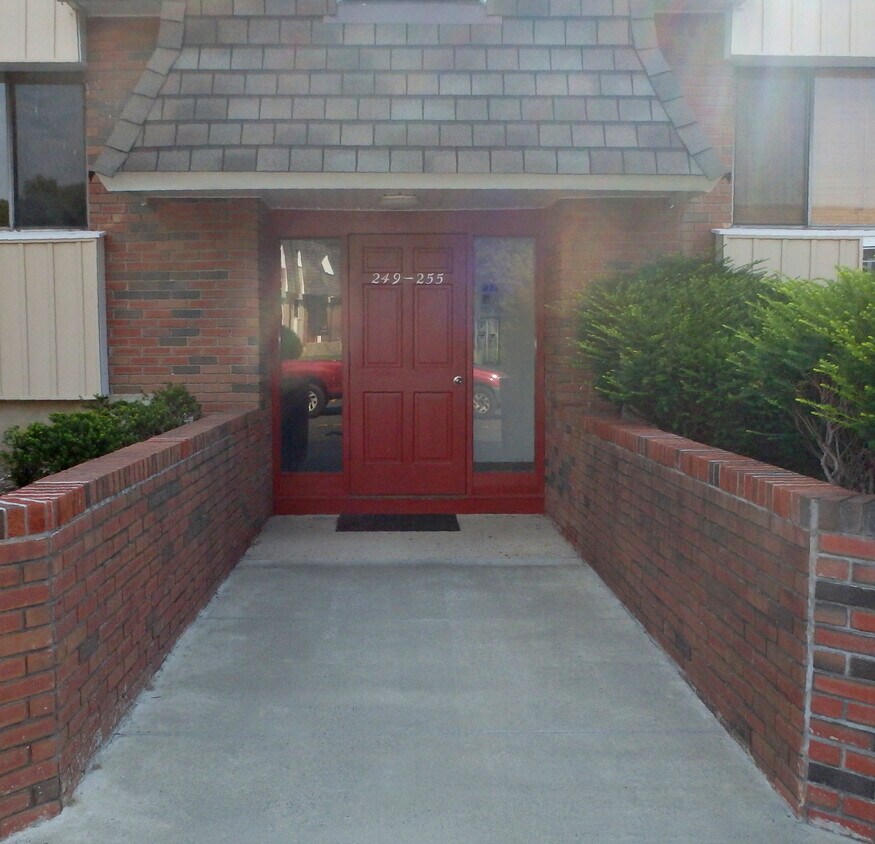 Foto principal - 249 High Path Rd