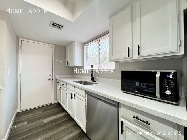 Foto del edificio - 2929 E Broadway Rd