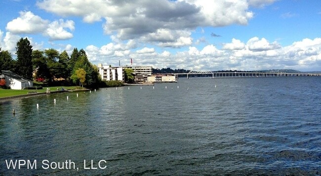 Building Photo - 1 br, 1 bath House - 1800 43rd Ave E #108