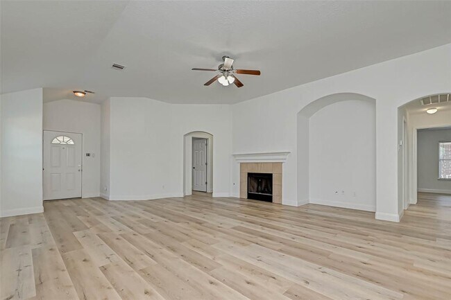 Building Photo - 11915 Perdenales Falls Ct