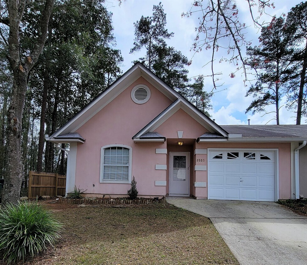Primary Photo - 3555 Daylily Ln