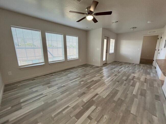 Foto del edificio - 4811 Continental Ln