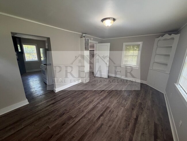 Building Photo - Studio HOUSE No Shared walls -1611 S Northern Blvd #B Independence - - Rent $750
