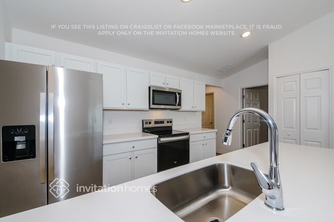 Building Photo - 70 Persimmon Dr