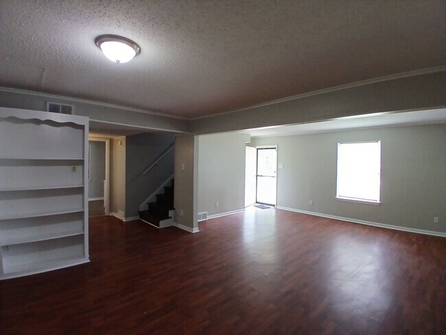 Building Photo - Large, Newly Rehabbed Home in Raleigh