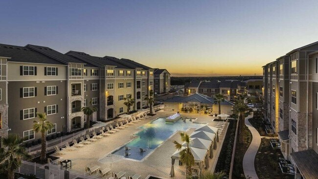 Foto del edificio - 8638 Huebner Rd