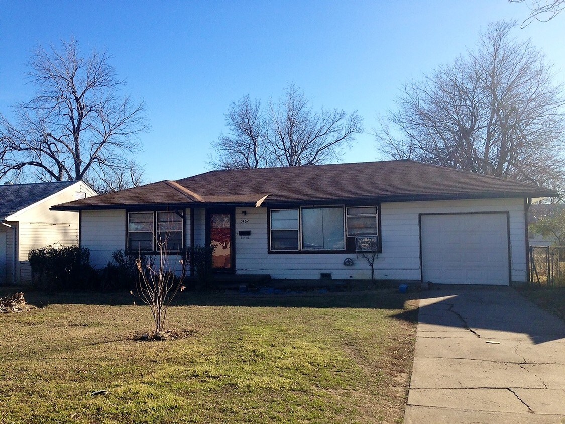 Primary Photo - 3762 E Virgin St