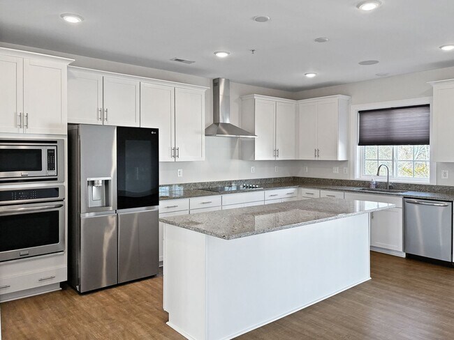 Building Photo - Modern 3 bed, 2.5 bath Townhouse in Henrico!