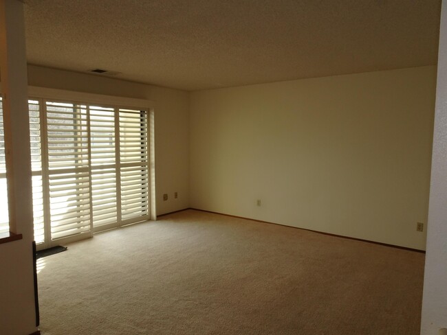 Building Photo - 3060 Fostoria Way