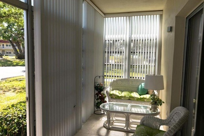 Foto del edificio - 62 Woodland Dr