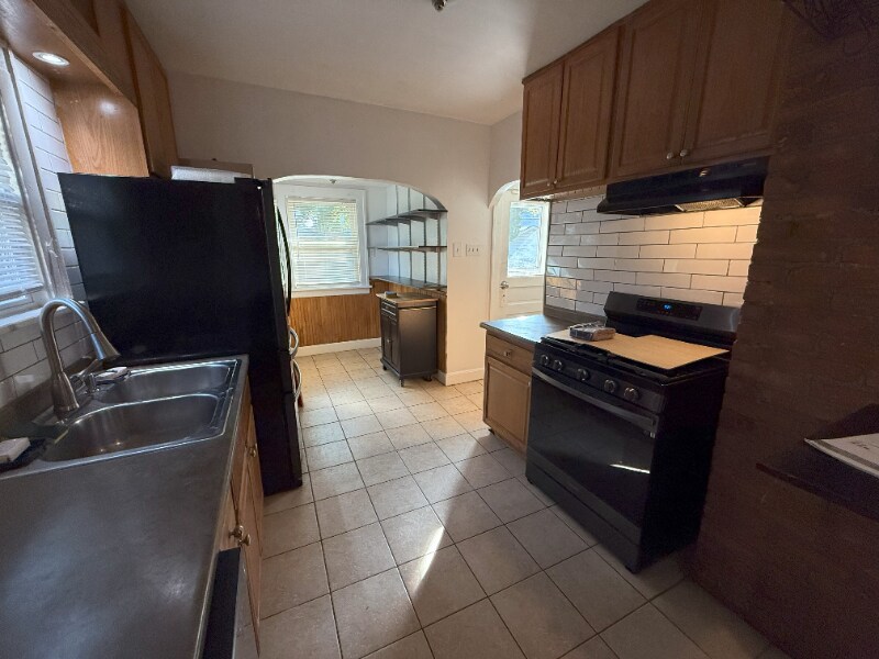 3347 W 131st St Cleveland, OH 44111 – photo 4
