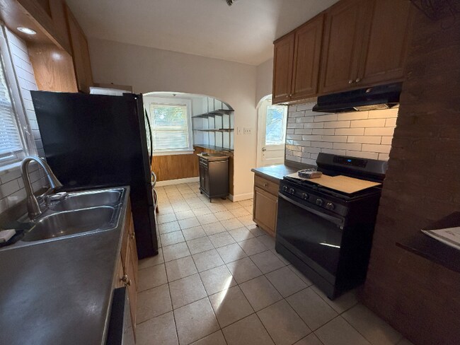 Foto del edificio - 3347 W 131st St