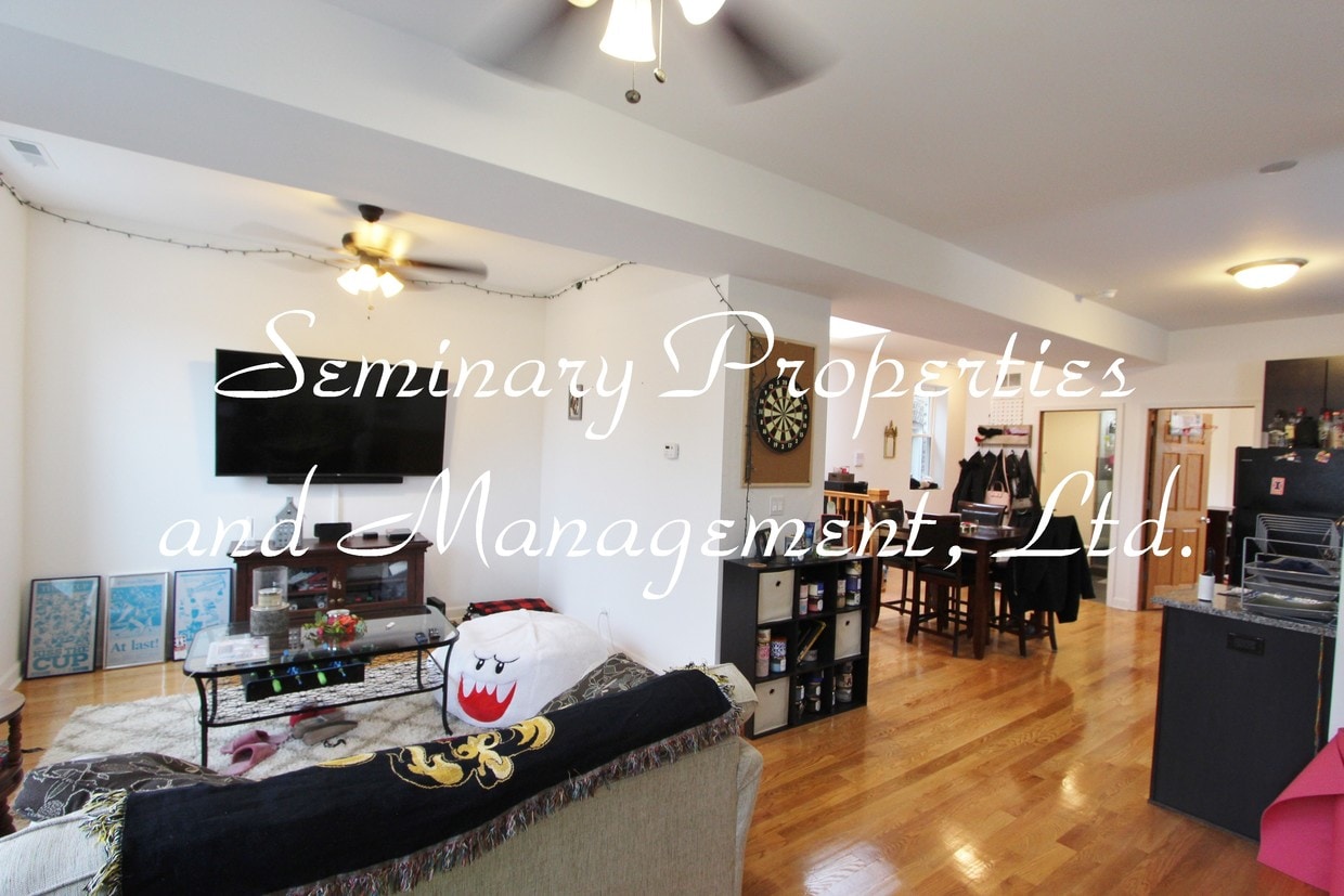 Primary Photo - 3761 N Southport Ave