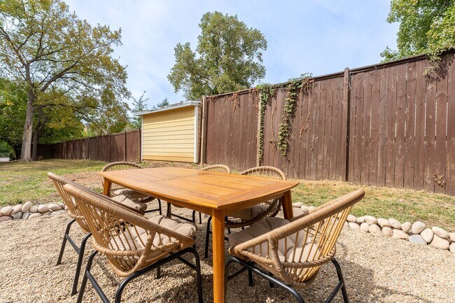 Foto del edificio - 902 S Douglas Ave