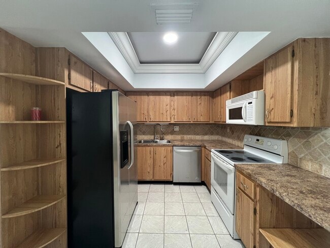 Building Photo - 6417 La Costa Dr