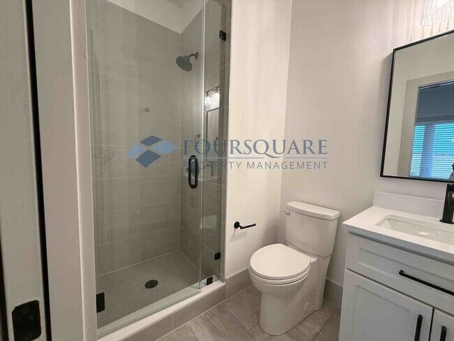 Foto del edificio - Spacious New Construction 3 Bed, 3.5 Bath Townhome with Modern Finishes, Fireplace & Fenced Yard ...