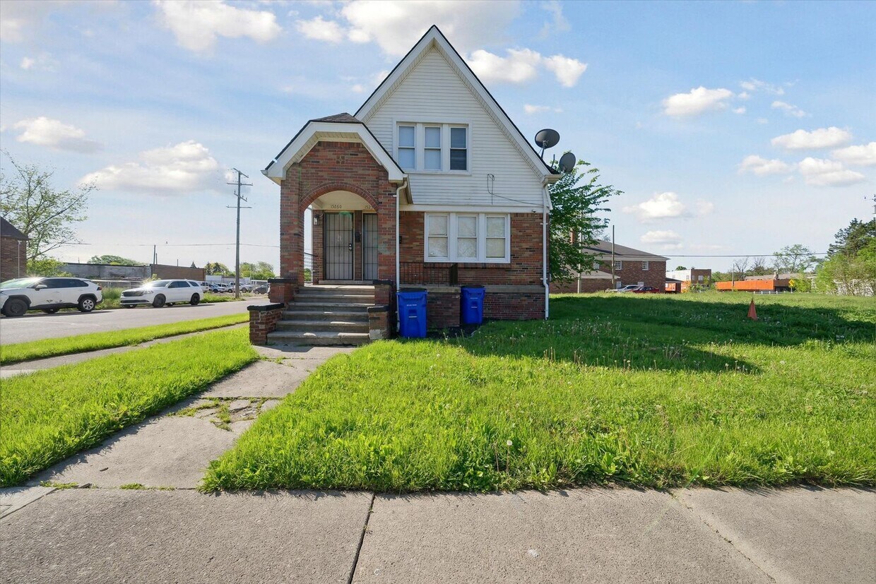 Primary Photo - 15258 Evanston St