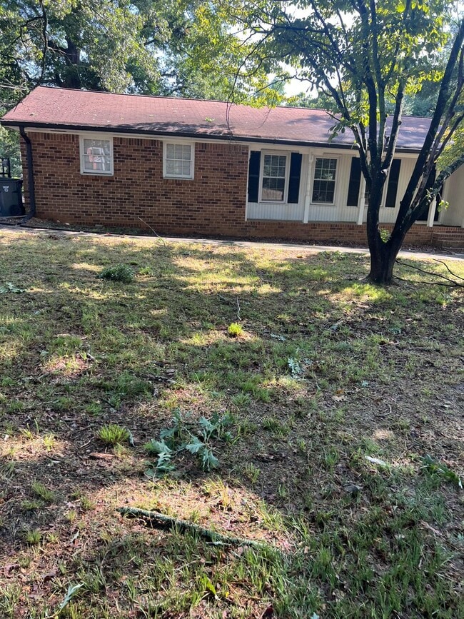 Building Photo - 1848 Dogwood Rd SW