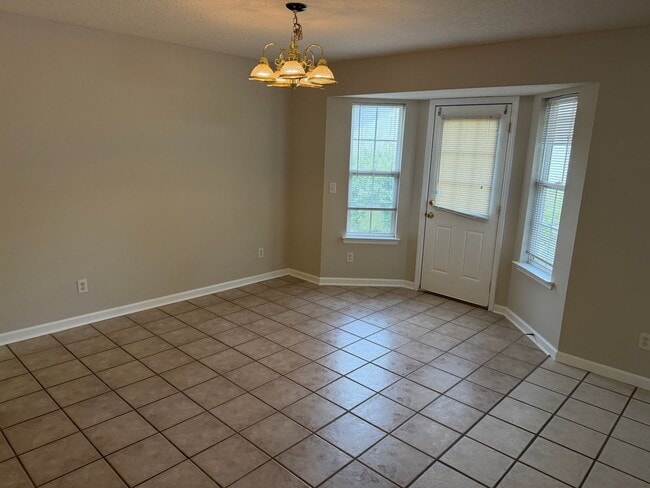 Building Photo - 302 Windridge Dr
