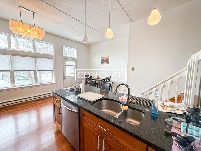 Foto del edificio - 22 Hayden St