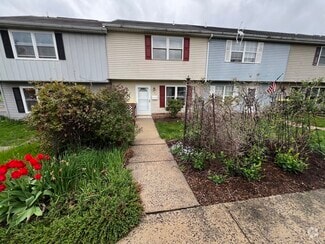 Building Photo - 536 Colonial Dr