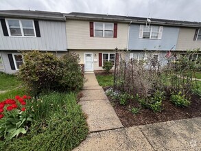 Building Photo - 536 Colonial Dr
