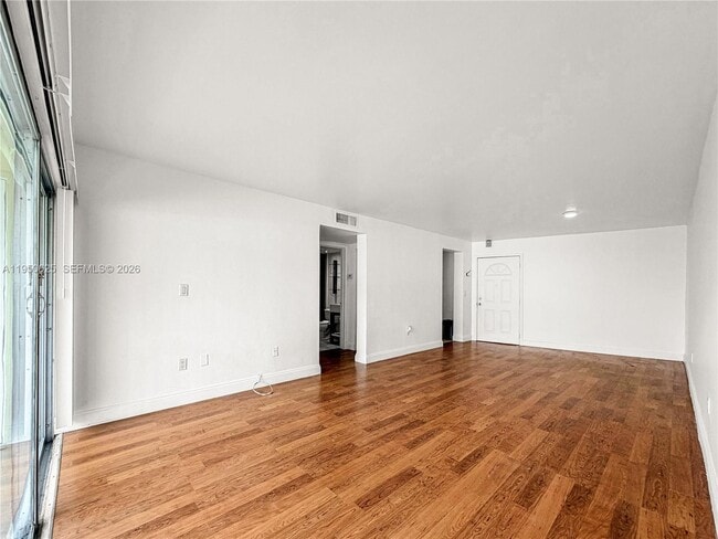 Building Photo - 520 NE 38th St