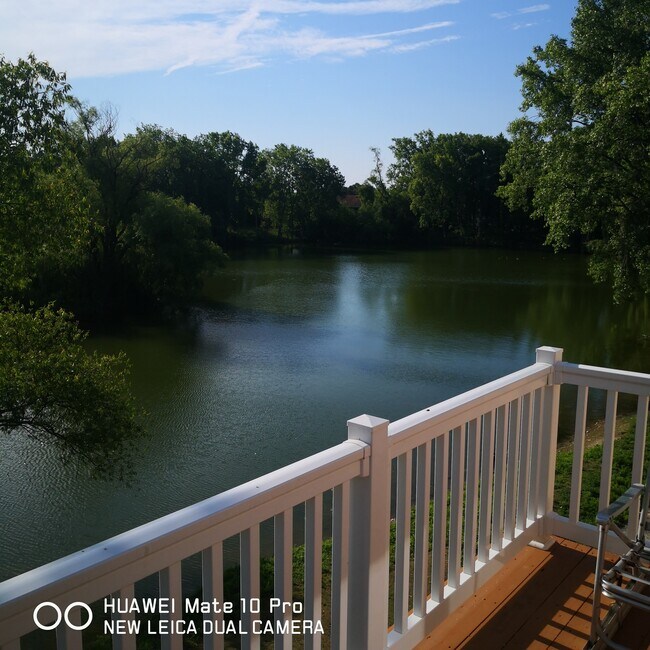 Foto del edificio - 524 Laurel Lake Rd