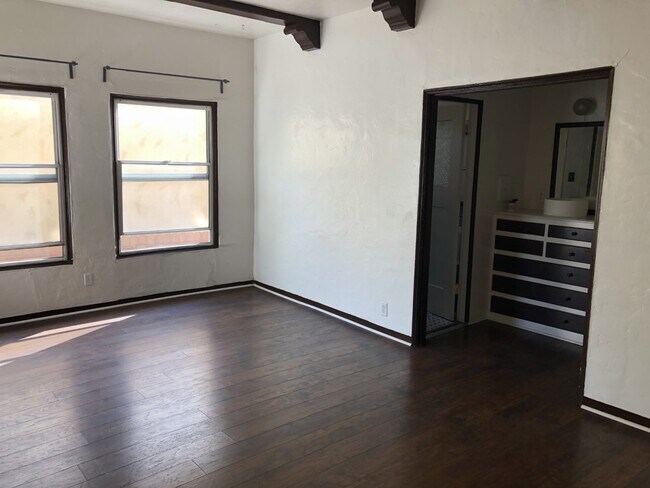 Building Photo - 1546 Golden Gate Ave