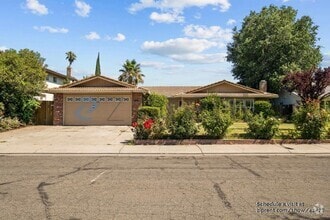Building Photo - 935 Springoak Way