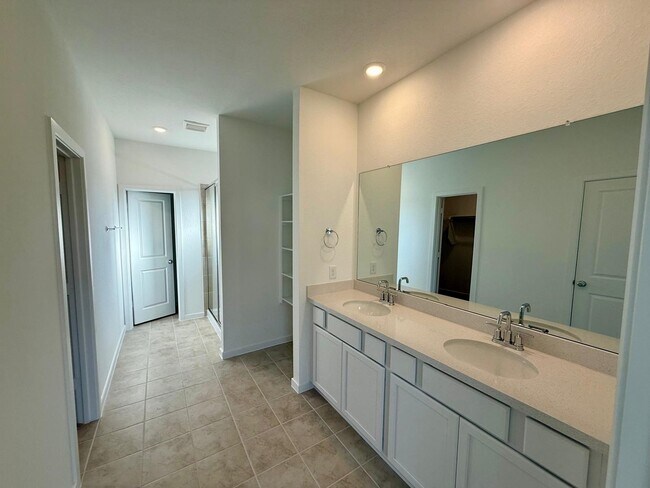 Foto del edificio - 22142 Ingham Blf Ln
