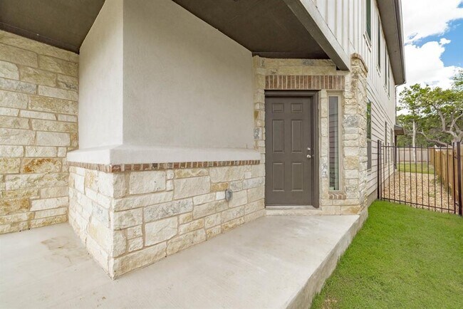 Building Photo - 408 Staunton Dr