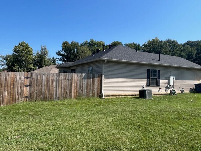 Building Photo - Nice Cabot 3 bedroom 2 bathroom house for ...