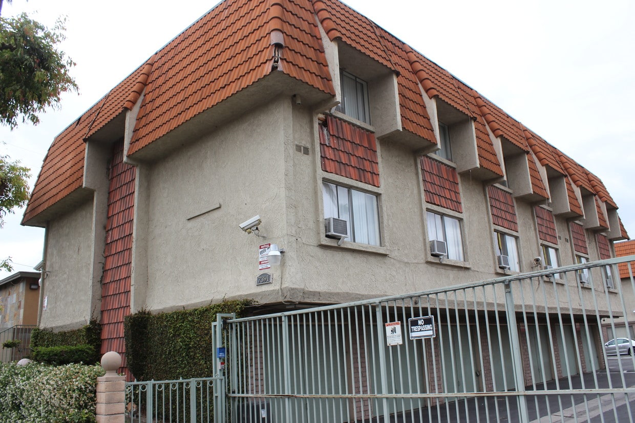 Foto principal - 7391 9th St