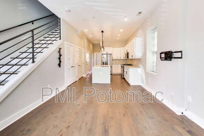 Foto del edificio - 1839 D St NE